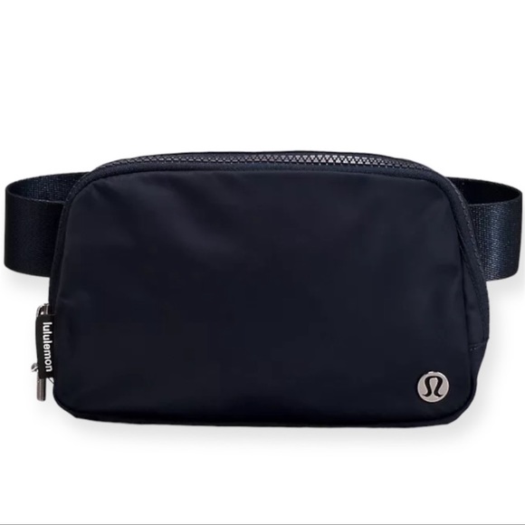 NWT LULULEMON EVERYWHERE BELT BAG NAVY - Picture 2 of 3